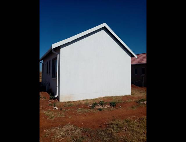 2 BEDROOM HOUSE FOR SALE IN LENASIA SOUTH